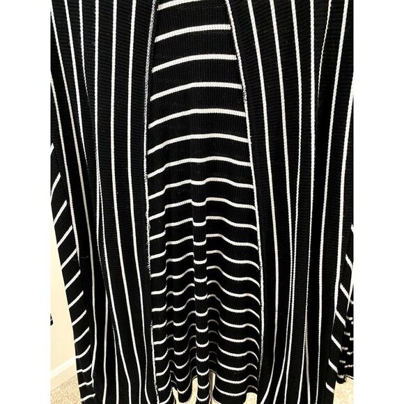 B.L.E.U. Blue/White Horizontal Striped Long Sleeve T-Shirt - Size Med (EUC) - Picture 5 of 8